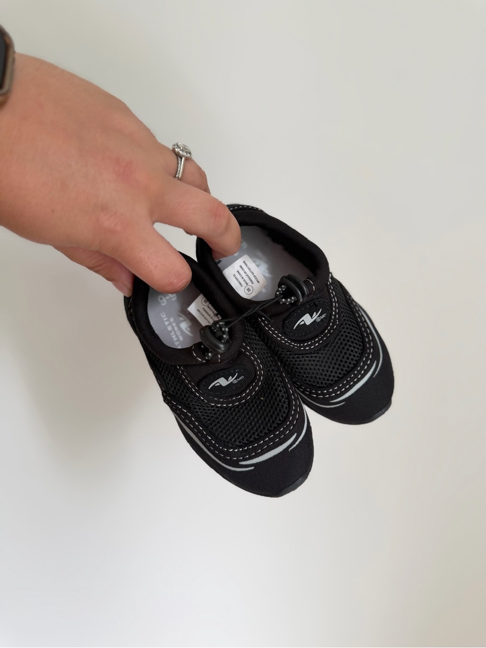 Athletic Works Water Shoes (Size 5-6)